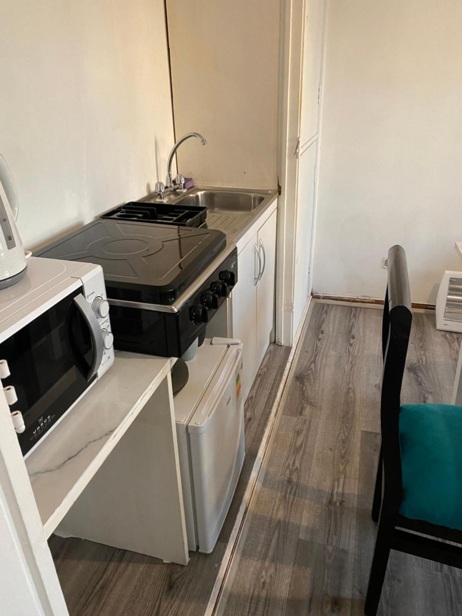 Apartamento C Depto Estudio Remodelado En Antiguo Edificio Escuela Militar El Golf Santiago